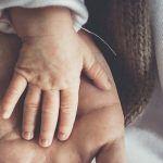 Kosketus ja syvähengitys rauhoittavat levottoman lapsen – ja aikuisenkin