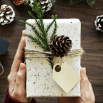 9 erilaista tapaa hankkia ja antaa lahjoja – Nautitko lahjojen miettimisestä vai ahdistaako pelkkä ajatuskin?