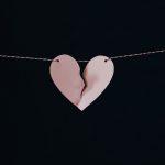Kun sydän särkyy – 16 käytännön vinkkiä erosta selviytymiseen