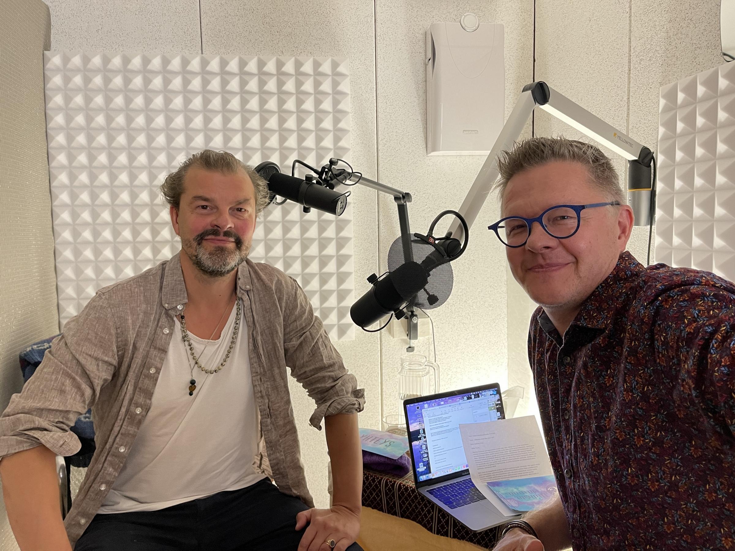 Valon pisaroita -podcastissa vieraana Tuure Kilpeläinen.